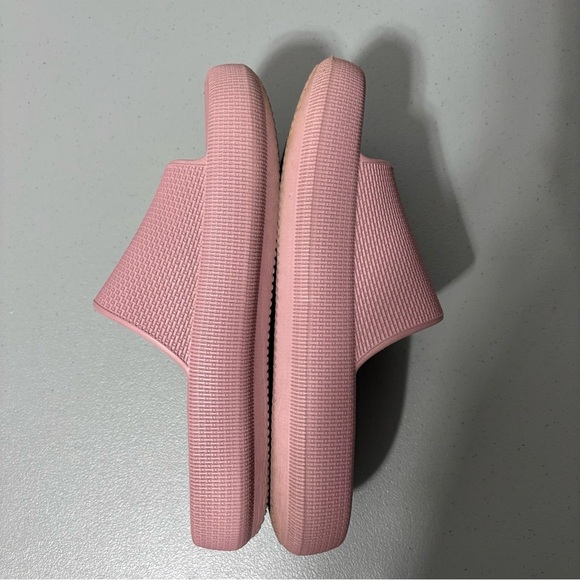 Cushionaire Pink Women Slides Sandals 38/8 US Summer Beach Travel - Picture 6 of 7
